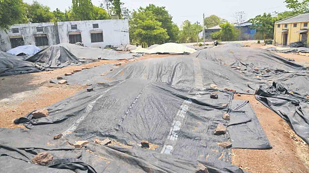 కొనుగోళ్లపై చేతులెత్తేసిన ప్రభుత్వం