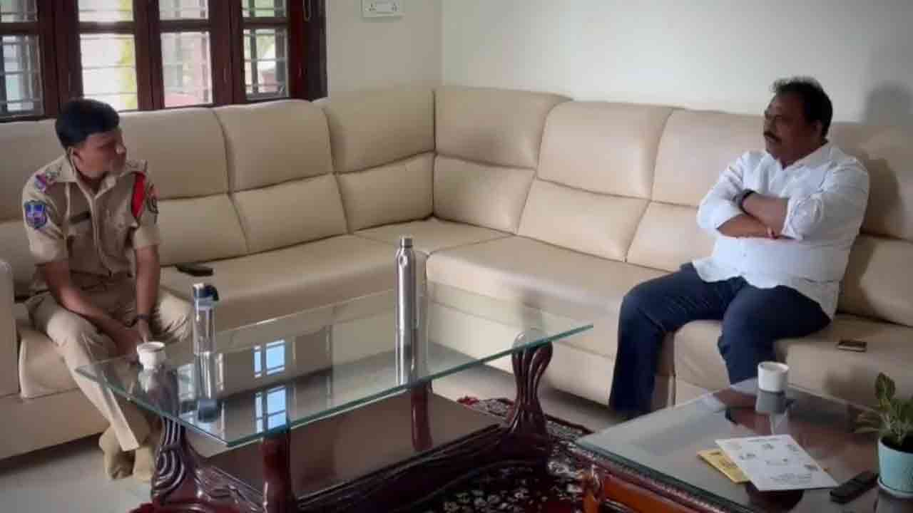 గంగాధరలో పోలీసుల ఓవర్‌యాక్షన్.. సుంకె రవిశంకర్ కరీంనగర్ వెళ్తుండగా అడ్డుకుని హౌస్ అరెస్టు