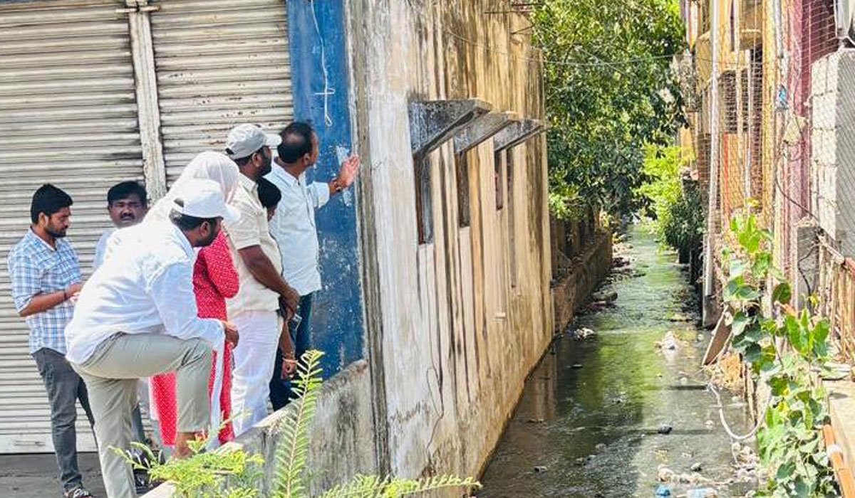 Godavarikhani | రేపటి నుంచి టీచర్స్ కాలనీలో అక్రమ నిర్మాణాలను తొలగించాలి.. రామగుండం మేయర్ మహంకాళి స్వామి