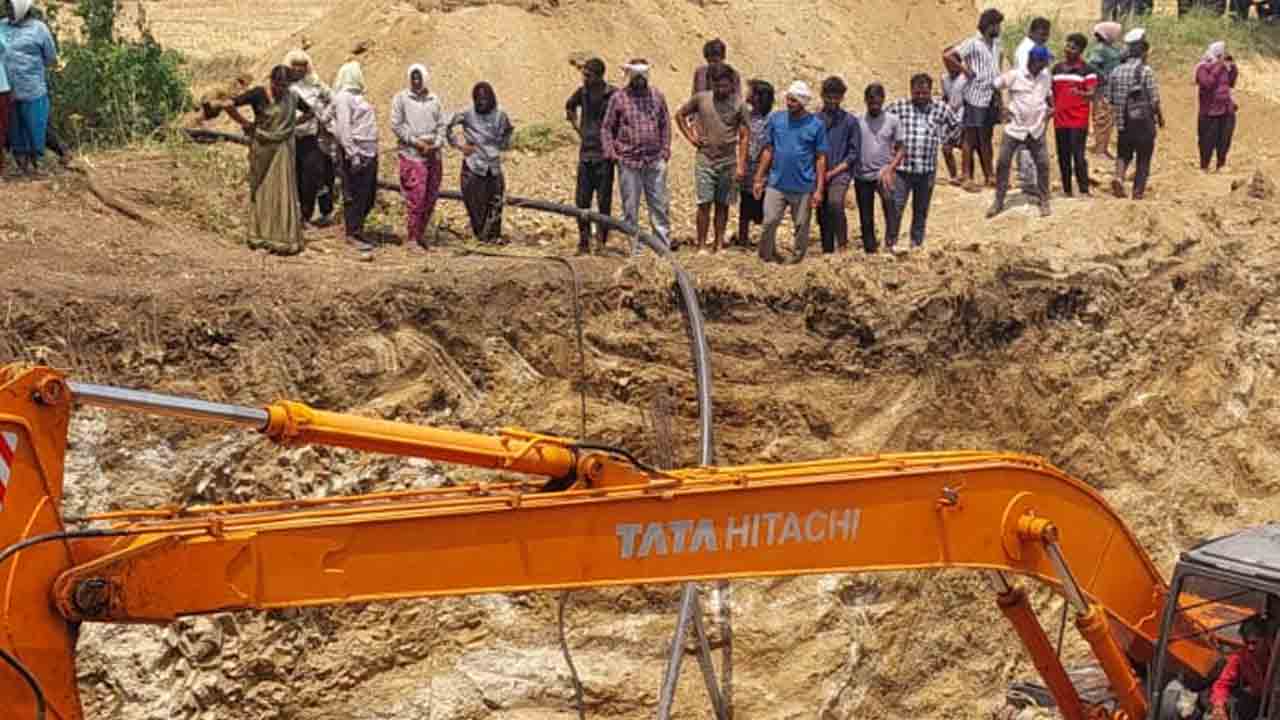 Palakurthi | పెద్దపల్లి జిల్లాలో విషాదం..వ్యవసాయ బావి దరి కూలి ఇద్దరు మృతి, మరొకరికి తీవ్ర గాయాలు