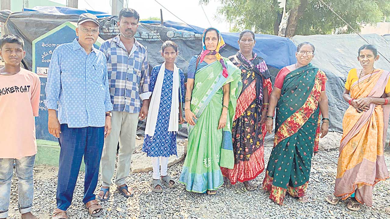 మండుటెండలో మాస్టర్ల గోస.. ఒకేసారి బడిబాట, జనగణన..