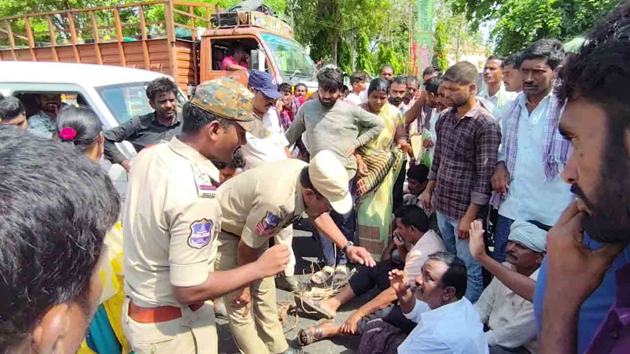 Thorrur | మహబూబాబాద్ జిల్లాలో మక్క రైతుల ఆగ్రహం..కొనుగోలు కేంద్రాల నిర్లక్ష్యంపై రాస్తారోకో