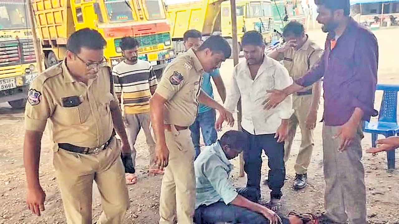 పదహారు టైర్ల లారీలకు లోడింగ్‌ ఇవ్వొద్దు
