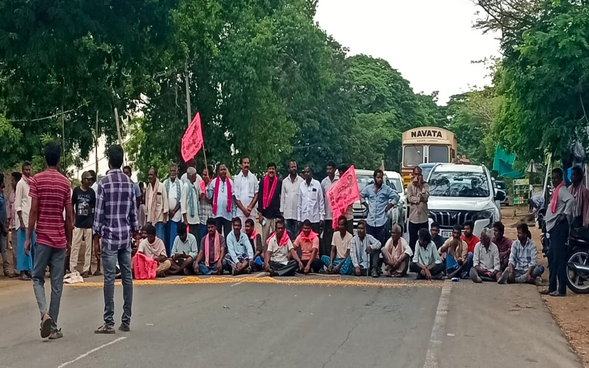 ఖమ్మం- వరంగల్ జాతీయ రహదారిపై రైతుల రాస్తారోకో