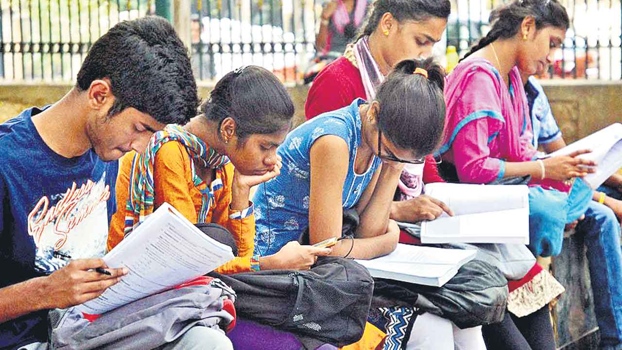 DOST | ‘అటానమస్‌’ హవా!.. ఆ కాలేజీల్లో చేరేందుకే విద్యార్థుల ఆసక్తి