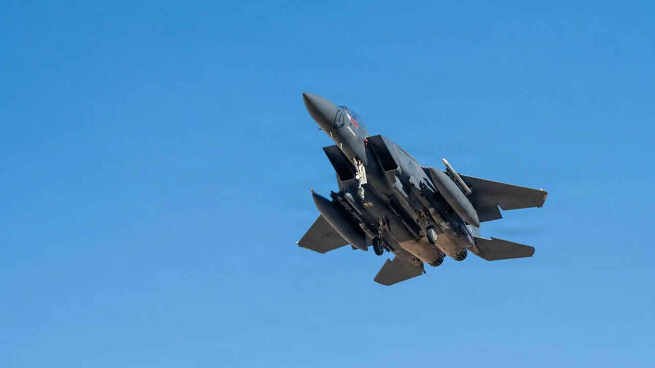 US Military Strikes: మిస్సైల్ కేంద్రాలు, బోట్లు టార్గెట్.. ద‌క్షిణ ఇరాన్‌పై అమెరికా మిలిట‌రీ దాడులు