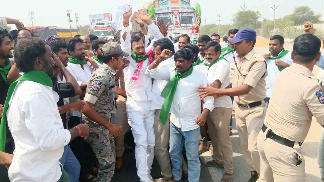 Medak | ధర్నా చేయనీయకుండా పోలీసులు దౌర్జన్యం చేస్తున్నారు :  వంటేరు ప్రతాపరెడ్డి