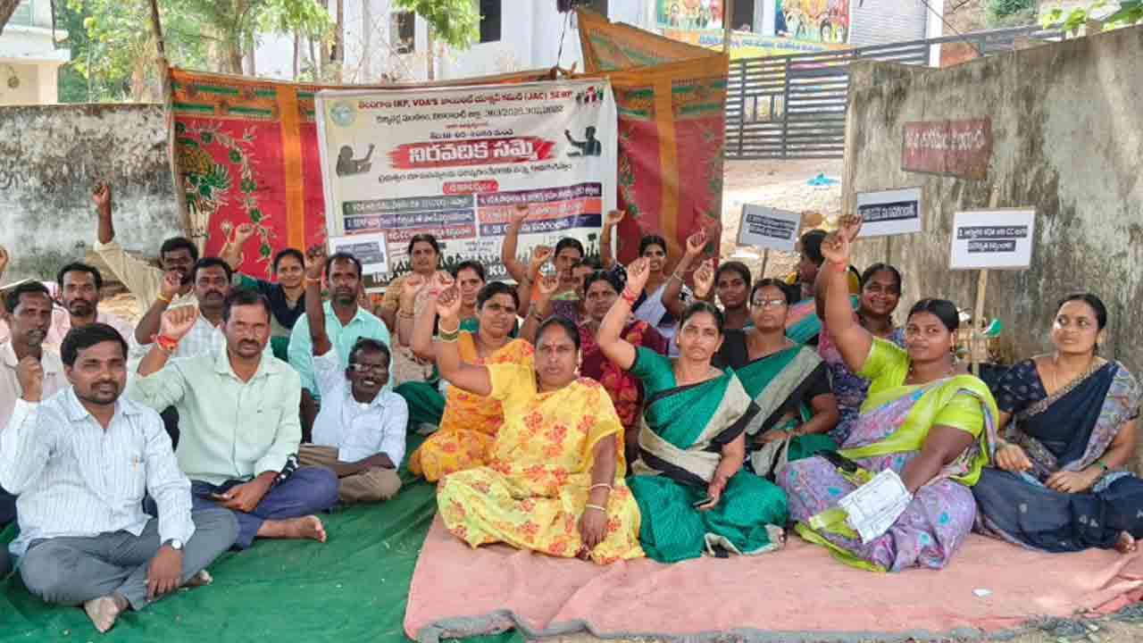 ప్రభుత్వం వీవోఏల సమస్యలను పరిష్కరించాలి