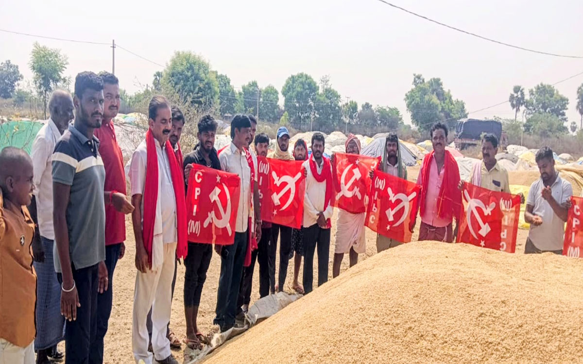 కొనుగోలు కేంద్రాల్లో దోపిడిని అరికట్టాలి : తుమ్మల వీరారెడ్డి
