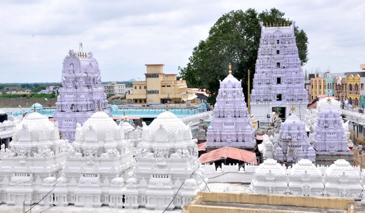 Vemulawada | వేములవాడలో ఈ అధికారి మాకొద్దు..!.. మాతృసంస్థకు పంపిన దేవాదాయ శాఖ