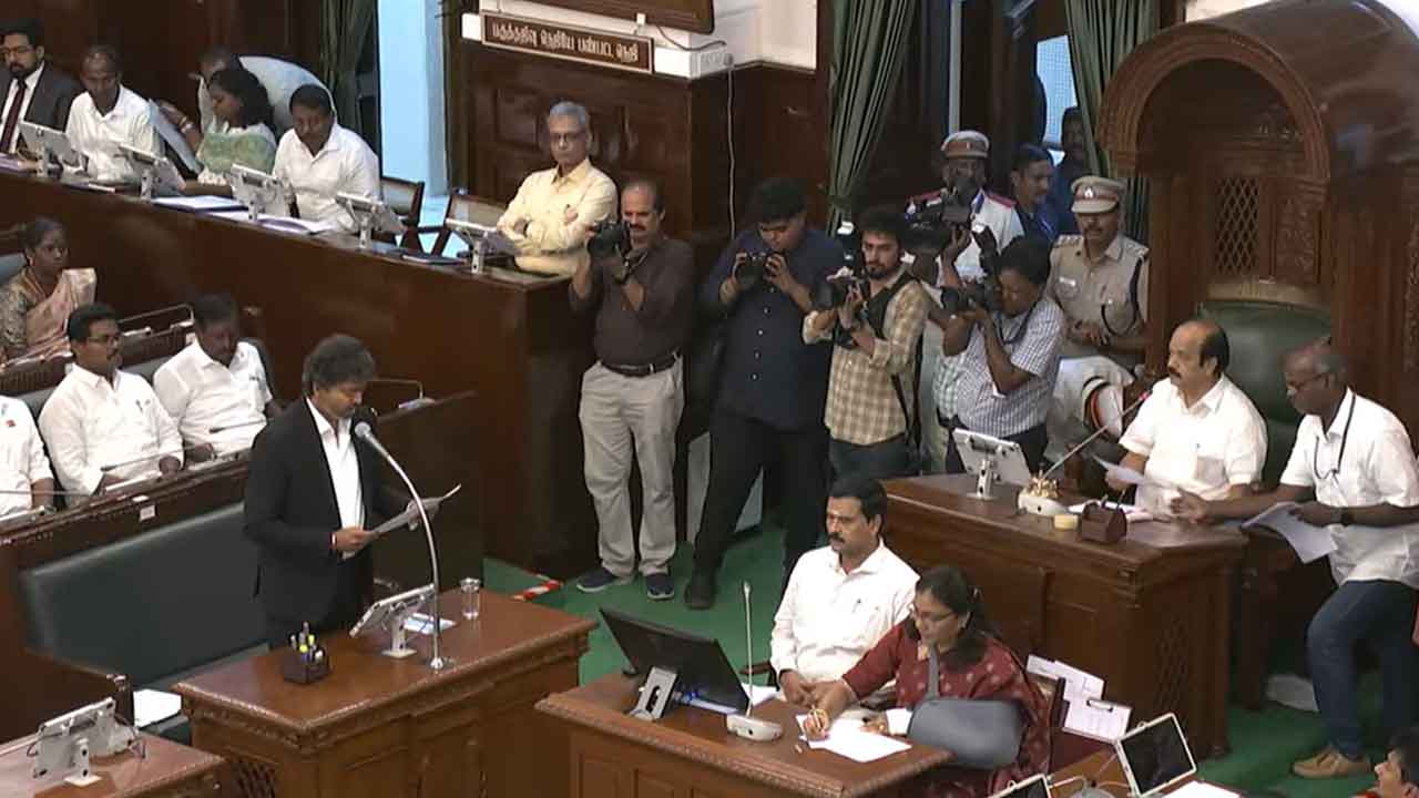 Tamilnadu Assembly: అసెంబ్లీలో చీలిన అన్నాడీఎంకే.. వాకౌట్ చేసిన డీఎంకే