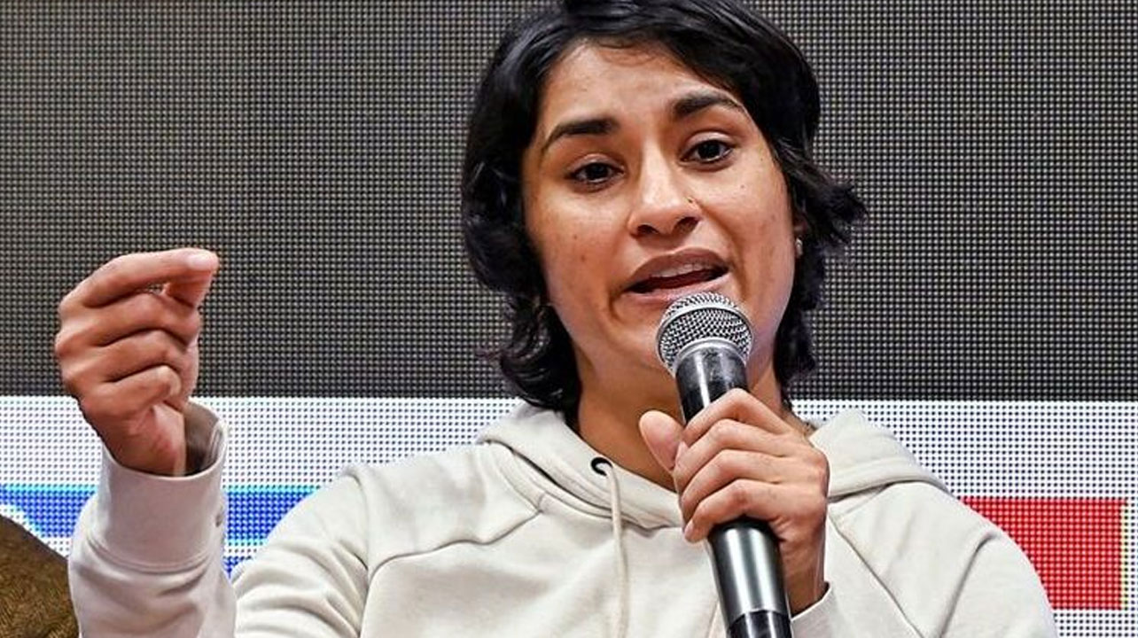Vinesh Phogat: రెజ్ల‌ర్ వినేశ్ పోగ‌ట్‌కు షోకాజ్ నోటీసులు జారీ