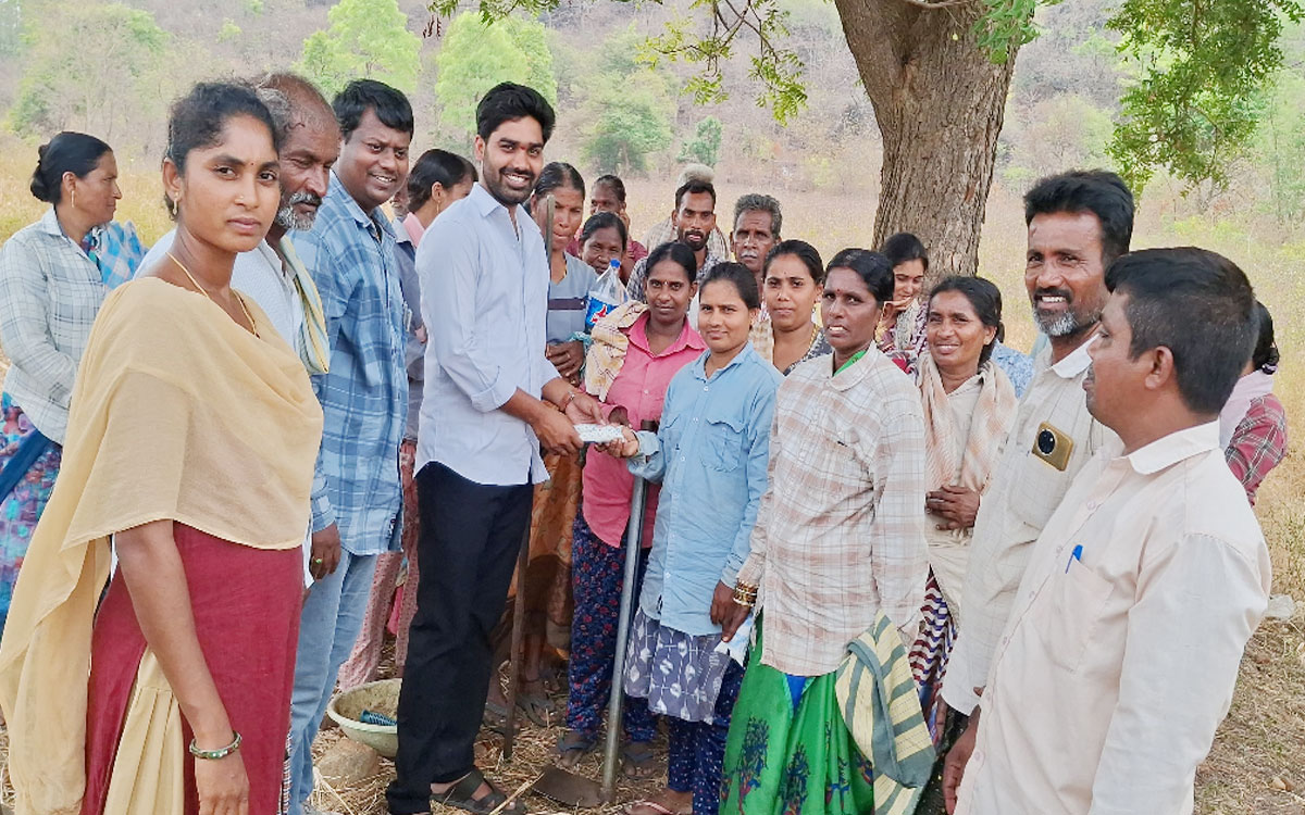 ఉపాధి కూలీలకు మజ్జిగ పంపిణీ
