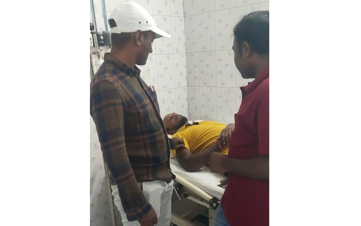 ఫిట్‌నెస్ లేని వాహనాలు.. కార్మికుల ప్రాణాలతో చెల‌గాటం