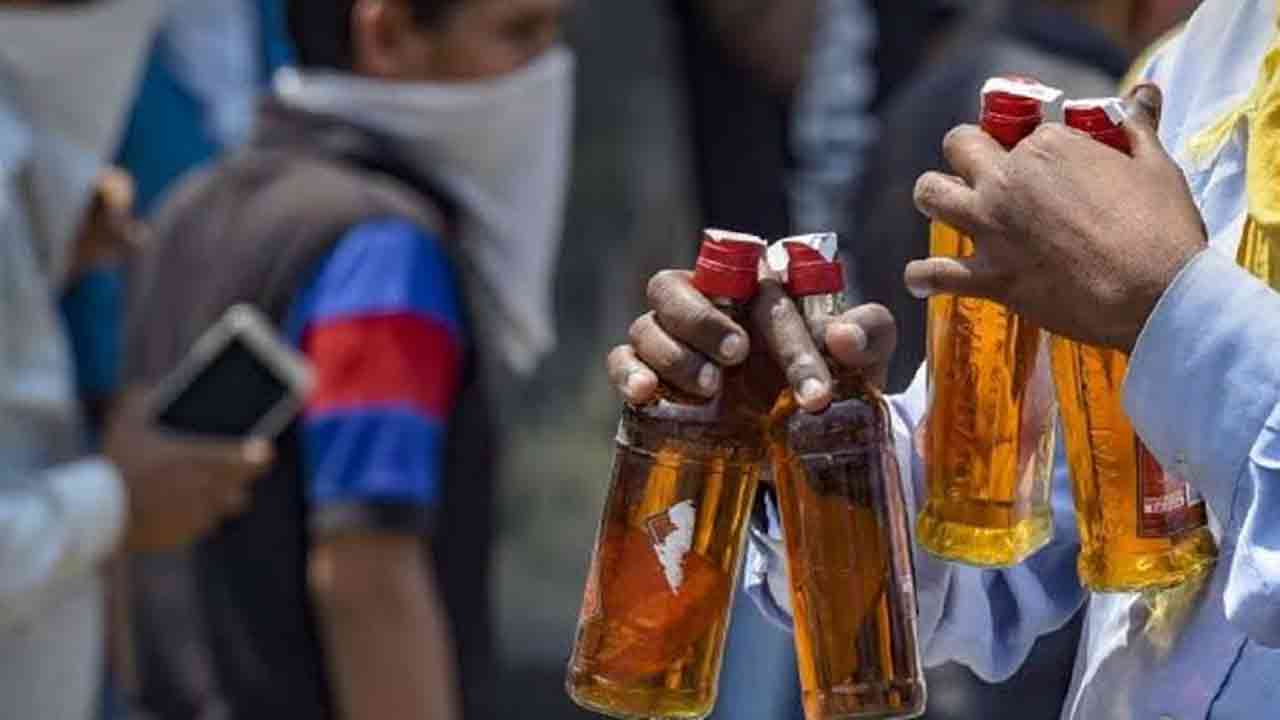 Liquor Price | మందుబాబులకు షాక్.. భారీగా పెరగనున్న లిక్కర్ ధరలు