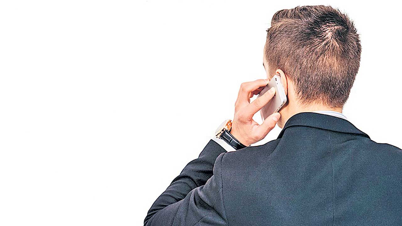 కేటుగాళ్ల హనీ ట్రాప్‌..