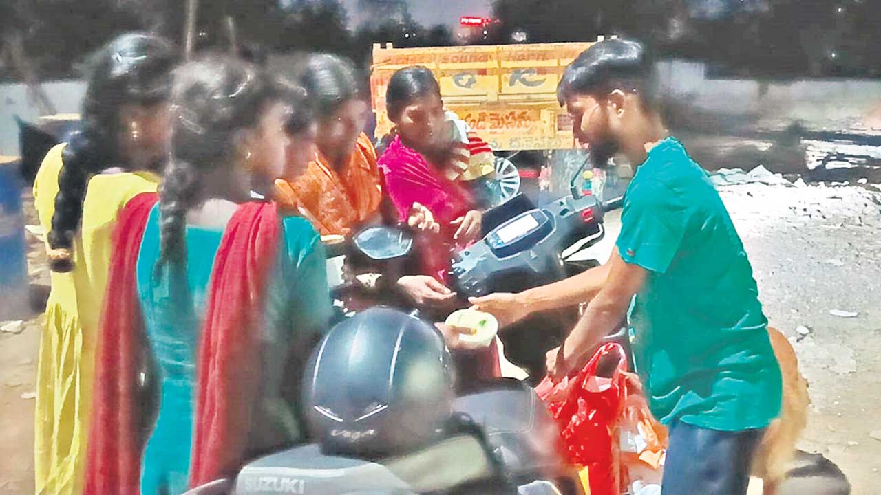 ఆ కాలే కడుపు వేలమంది ఆకలి తీర్చింది!