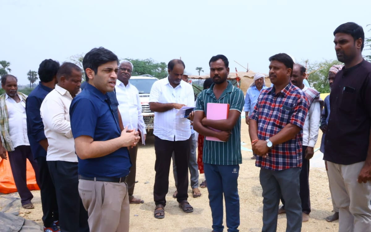 ధాన్యం కొనుగోళ్ల‌లో జాప్యం వ‌ద్దు : కలెక్టర్ అనురాగ్ జయంతి