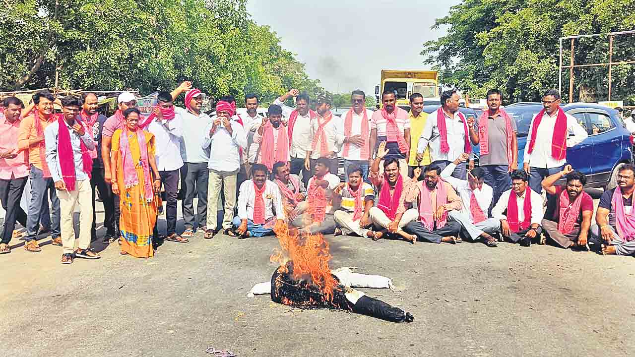 బాల్క సుమన్‌ అరెస్ట్‌పై ఆగ్రహం.. చెన్నూర్‌, కోటపల్లిలో రాస్తారోకో
