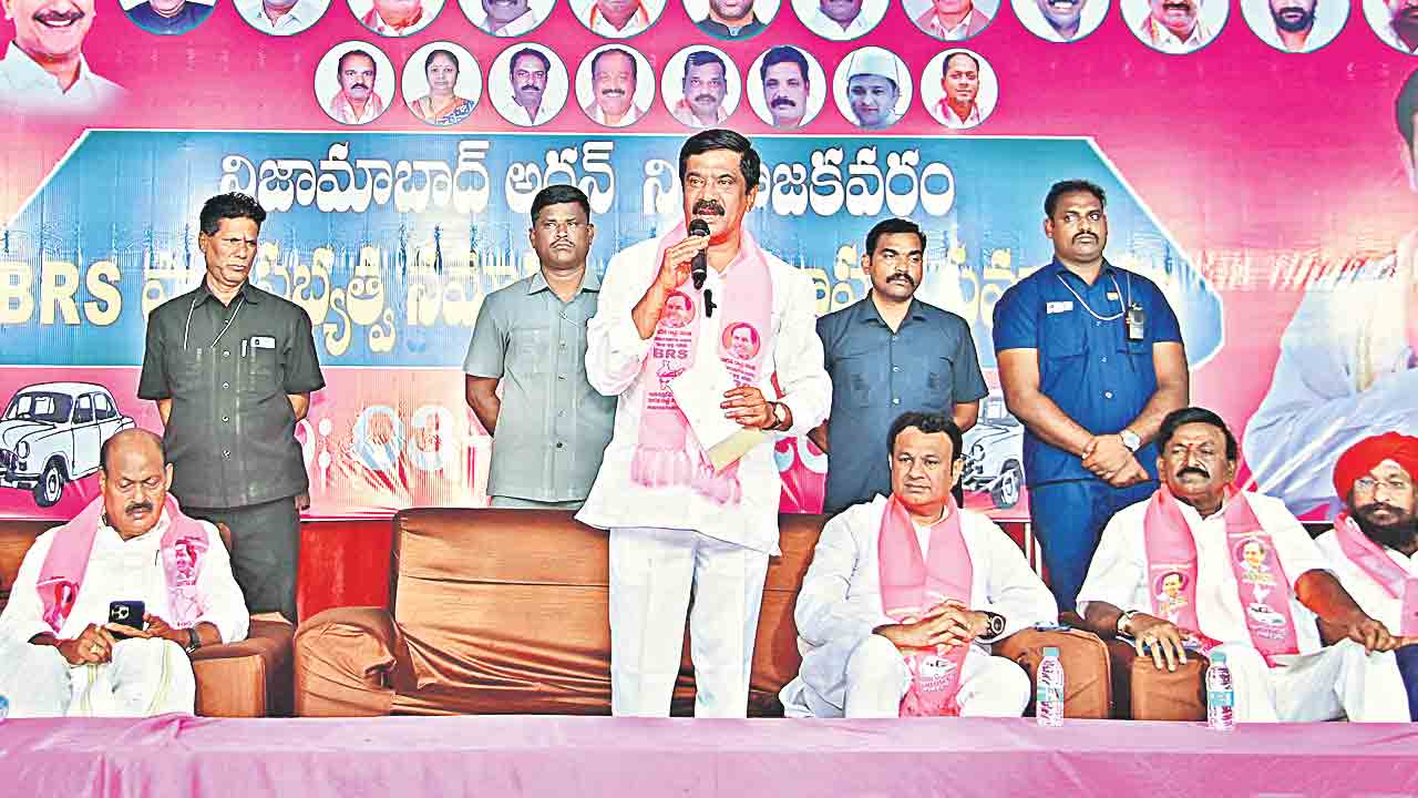 రాజధానే కట్టుకోలేనోళ్లు తెలంగాణను పునర్నిర్మిస్తారా?