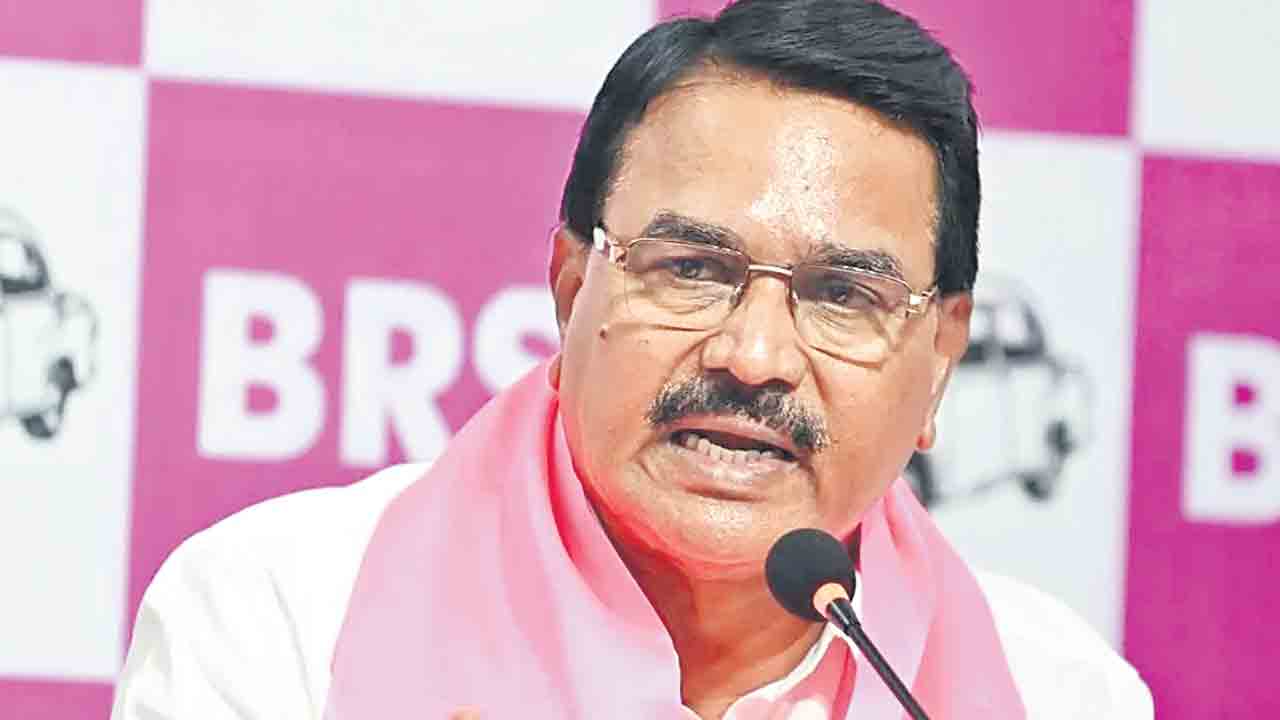 సీఎం పర్యటన పేరిట నిర్బంధమెందుకు?