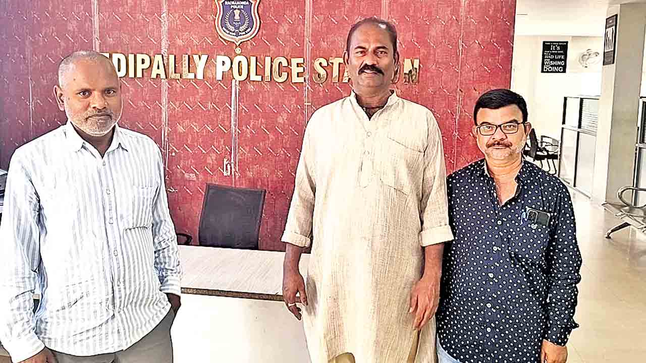 ప్రభుత్వ అద్దెవాహన యజమానుల అరెస్టు