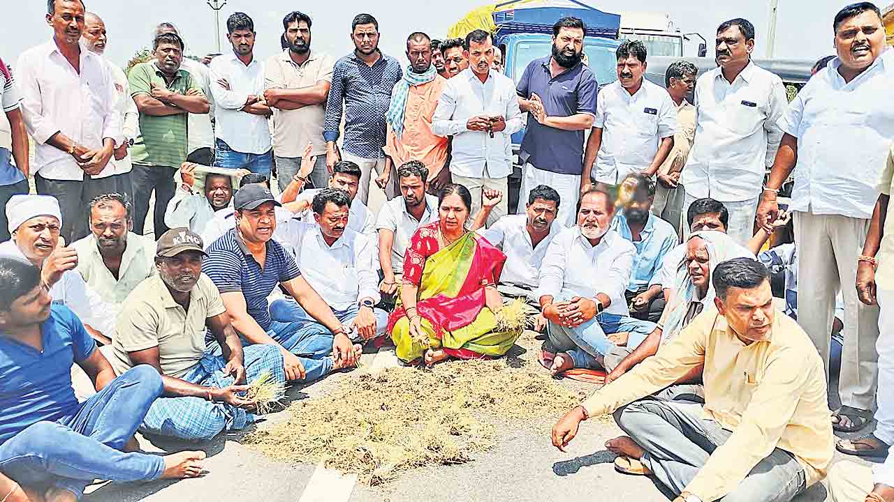 కాంగ్రెస్‌ సర్కార్‌కు రైతుల గోస పట్టదెందుకు.. రెండు నెలలు దాటుతున్నా ధాన్యం కొనకపోతే ఎలా?