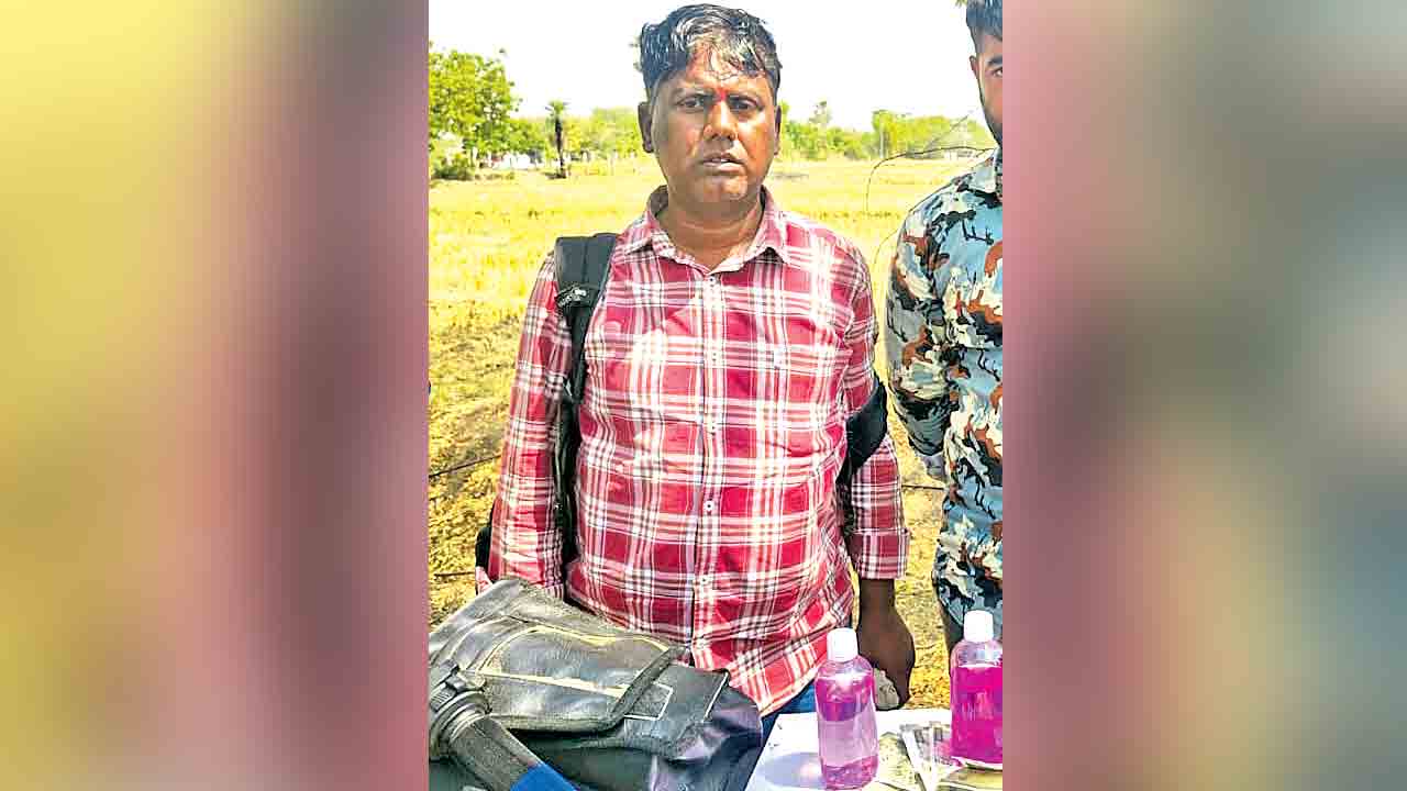 భూమి సర్వేకు పదివేలు లంచం.. ఏసీబీకి చిక్కిన సైదాపూర్‌ సర్వేయర్‌