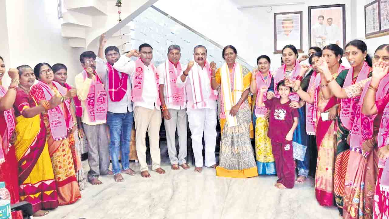 ప్రజల్లో గుండెల్లో బీఆర్‌ఎస్‌.. అందరూ కేసీఆర్‌ నాయకత్వాన్ని కోరుకుంటున్నరు