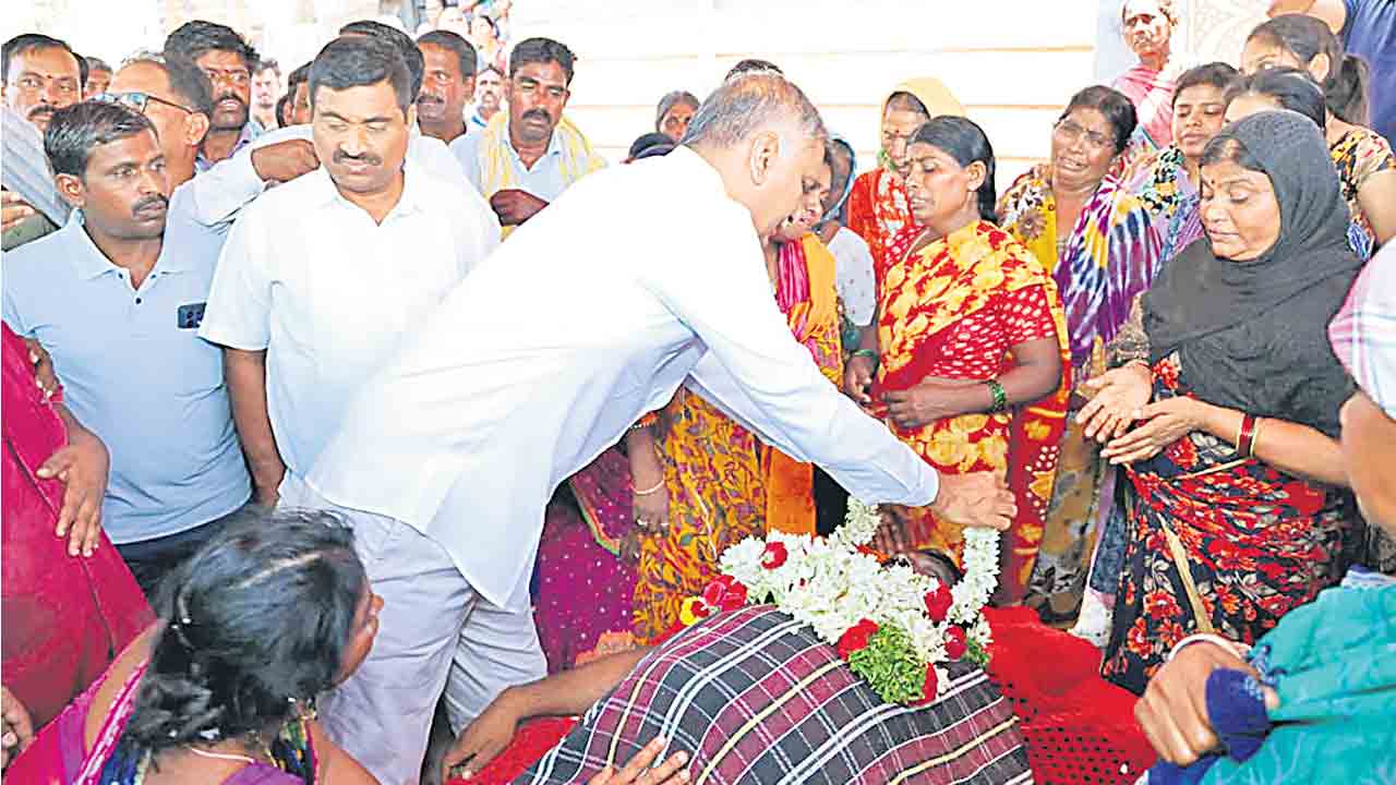 రైతుల ఉసురు పోసుకుంటుండ్రు