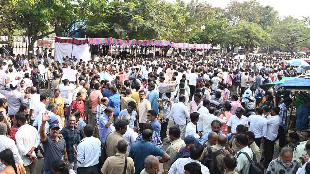 ఒకే గొడుగు కిందకు వచ్చిన కాంట్రాక్టర్లు.. ఈనెల 18న చలో హైదరాబాద్‌కు పిలుపు