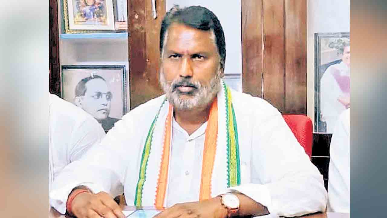 విద్యార్థులకు మెరుగైన సేవలు అందించాలి : మంత్రి అడ్లూరి