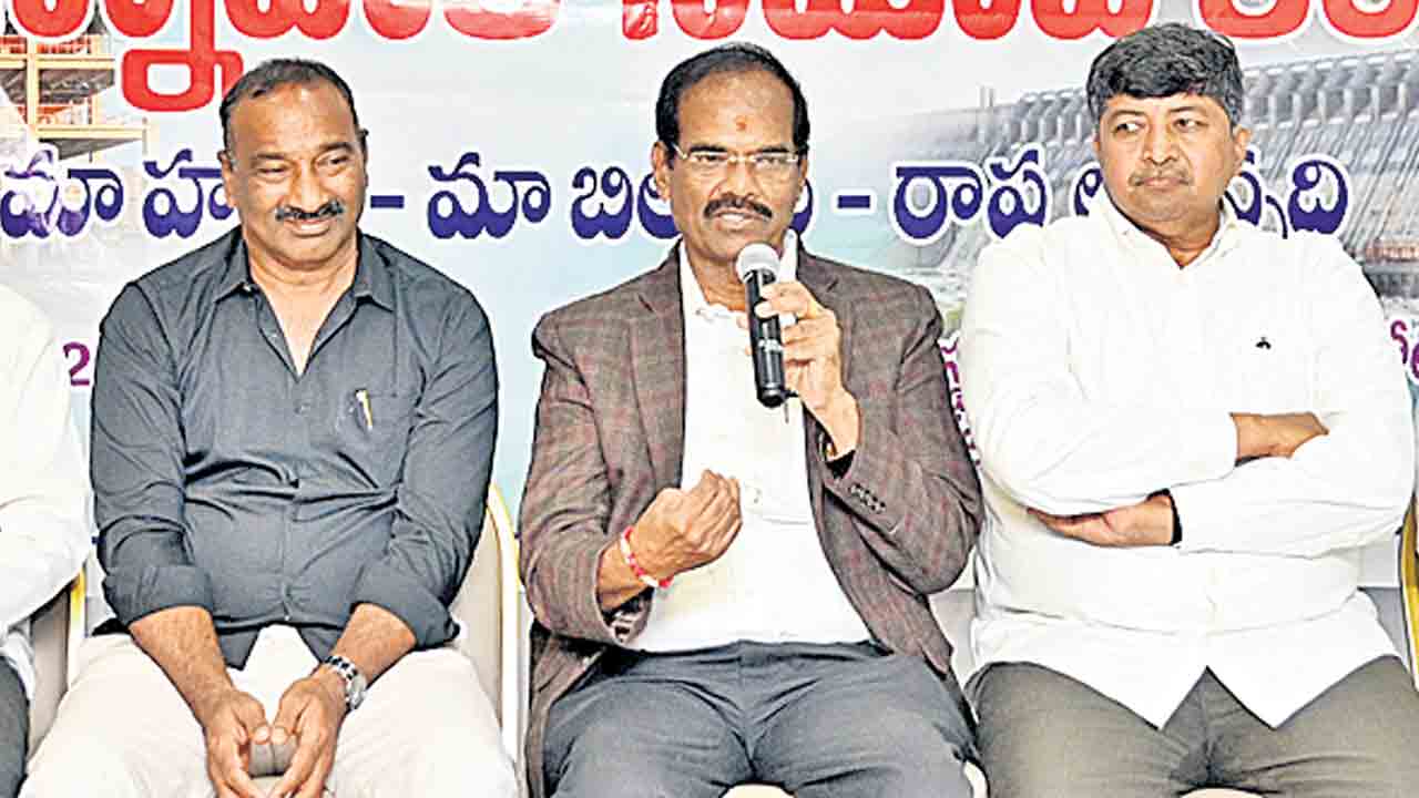 కాంట్రాక్టర్లు ఆత్మహత్యలు చేసుకోవాల్సిందేనా… బిల్లులు ఇవ్వాలని కోరితే దొంగల్లా చూస్తారా?: బీఏఐ