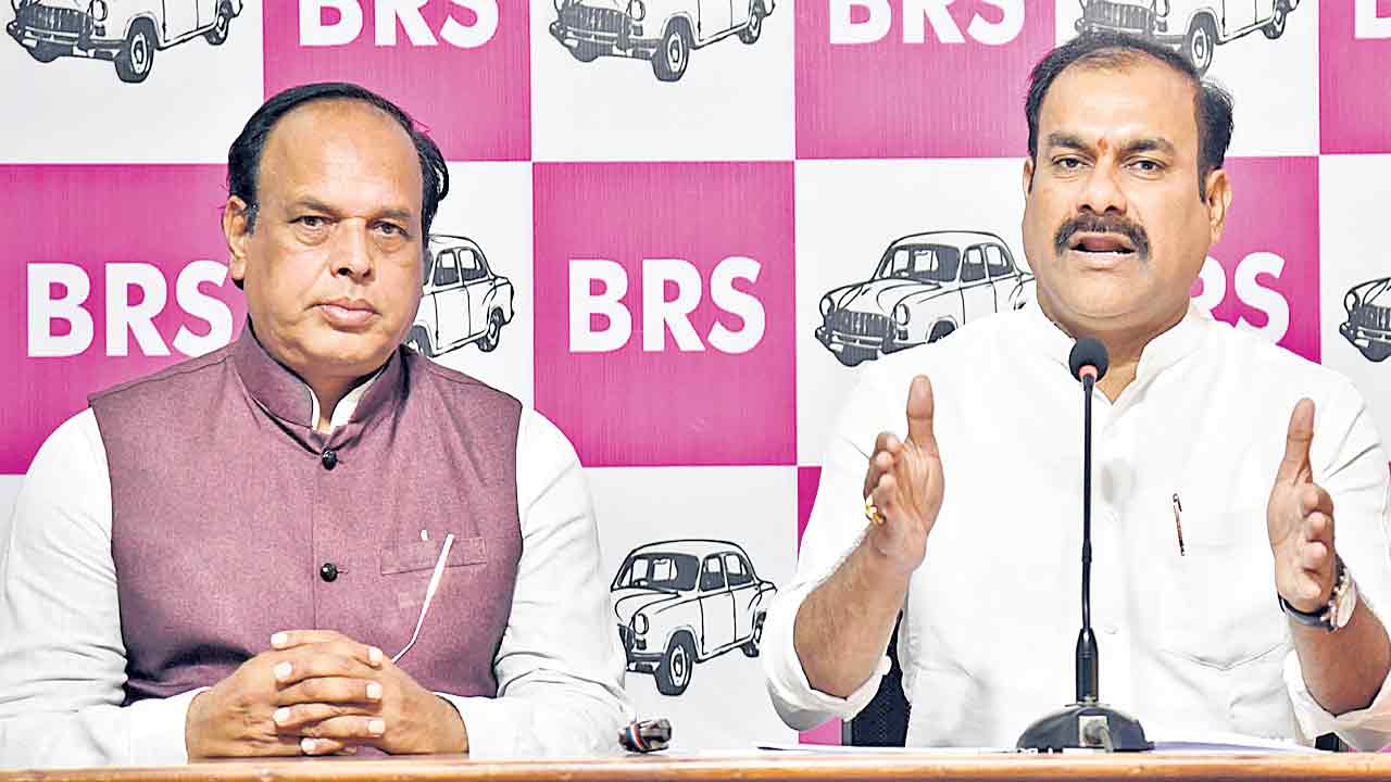 తుగ్లక్‌ పాలనను తలపిస్తున్న రేవంత్‌ నిర్ణయాలు