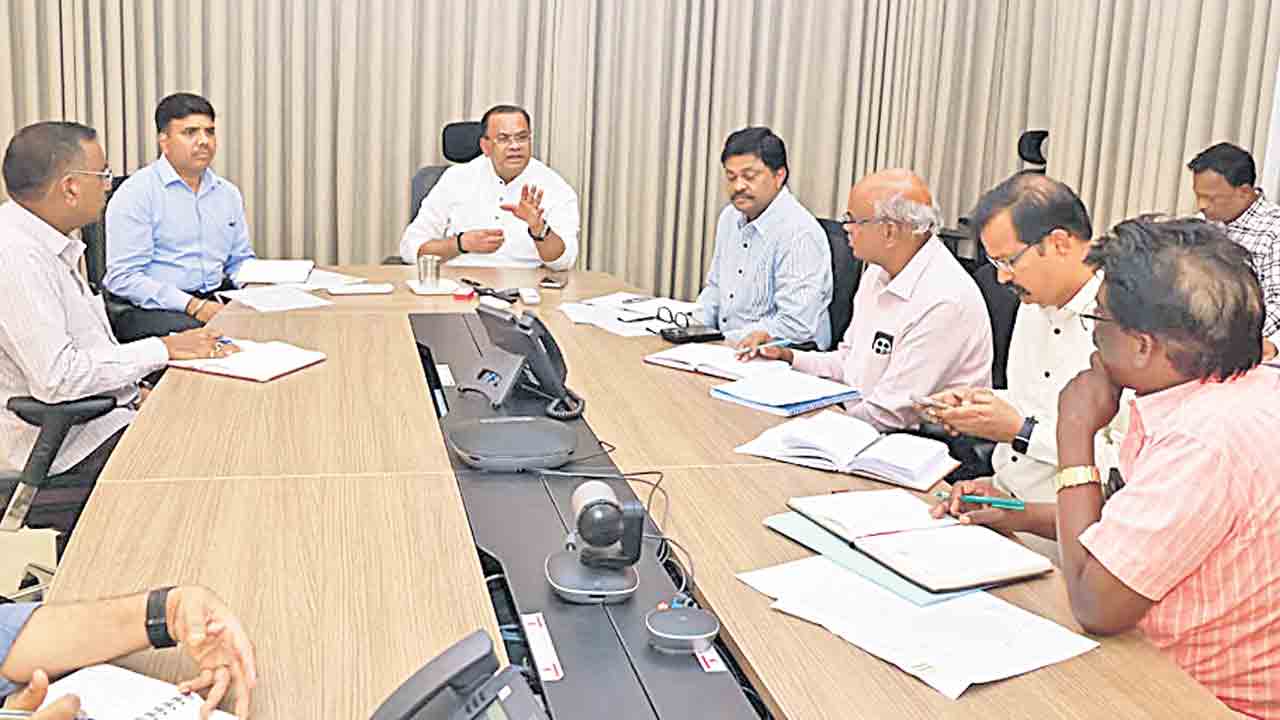 అన్ని రంగాల్లో జిల్లా అభివృద్ధికి కృషి.. మంత్రి కోమటిరెడ్డి వెంకటరెడ్డి