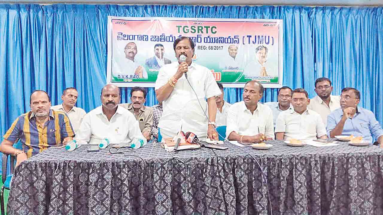 ఆర్టీసీ విలీనానికి ఆమరణ నిరాహారదీక్షలు.. 24 నుంచి టీజేఎంయూ ఆధ్వర్యంలో నిరసనలు