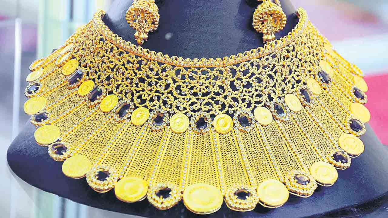 రూ.2,500 తగ్గిన పుత్తడి