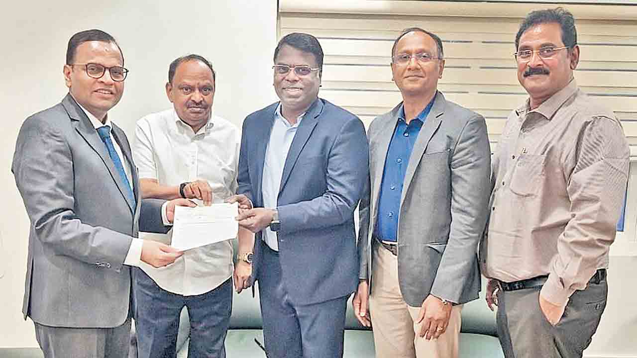 ప్రభుత్వానికి జీఎమ్మార్‌ 12.28 కోట్ల డివిడెండ్‌