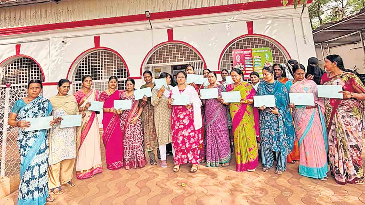 ప్రధాని మోదీకి లేఖలు