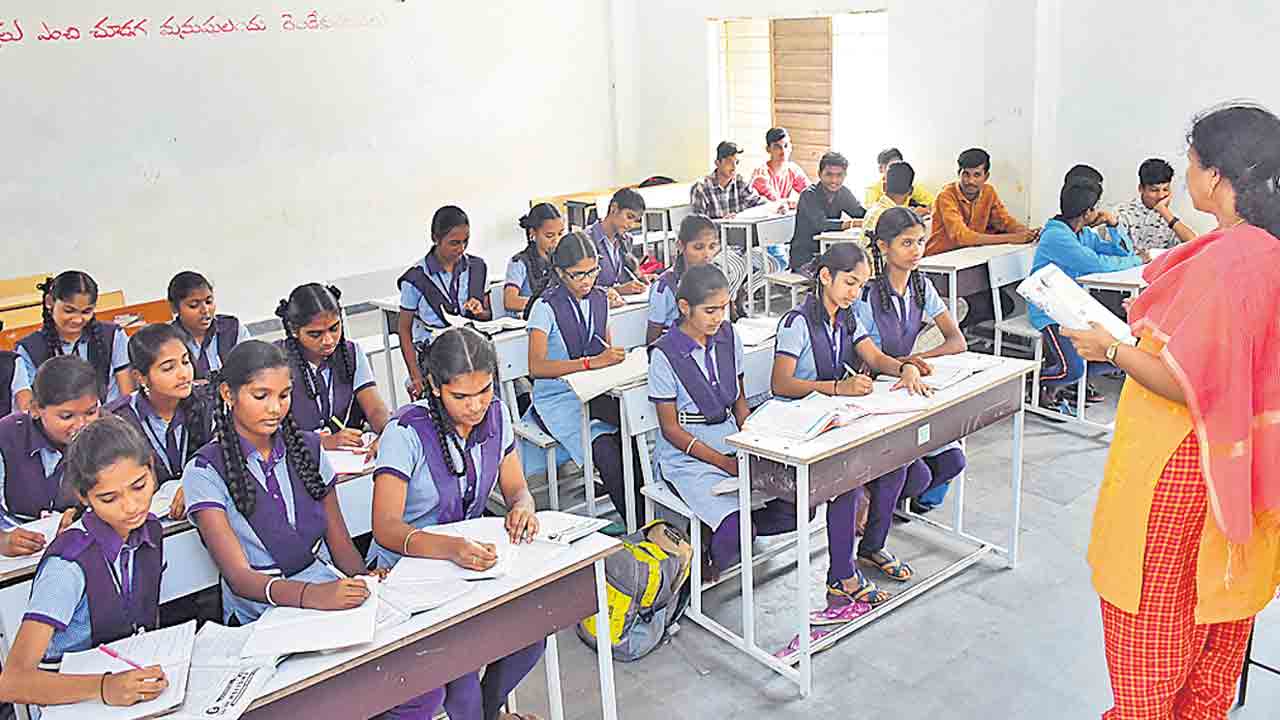 బడుల మూసివేతను విరమించుకోవాలి