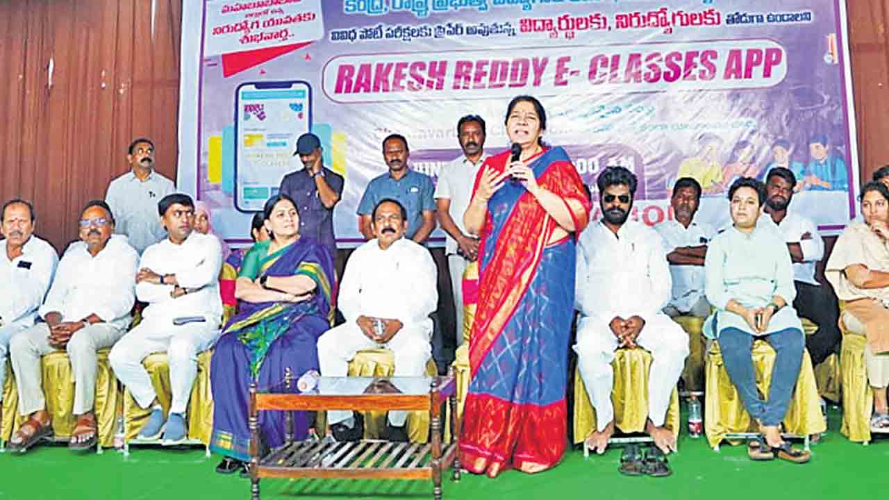 సర్కార్‌కు బుద్ధిచెప్పాలి. .మాజీ మంత్రి సత్యవతి, ఎమ్మెల్సీ తక్కళ్లపల్లి పిలుపు