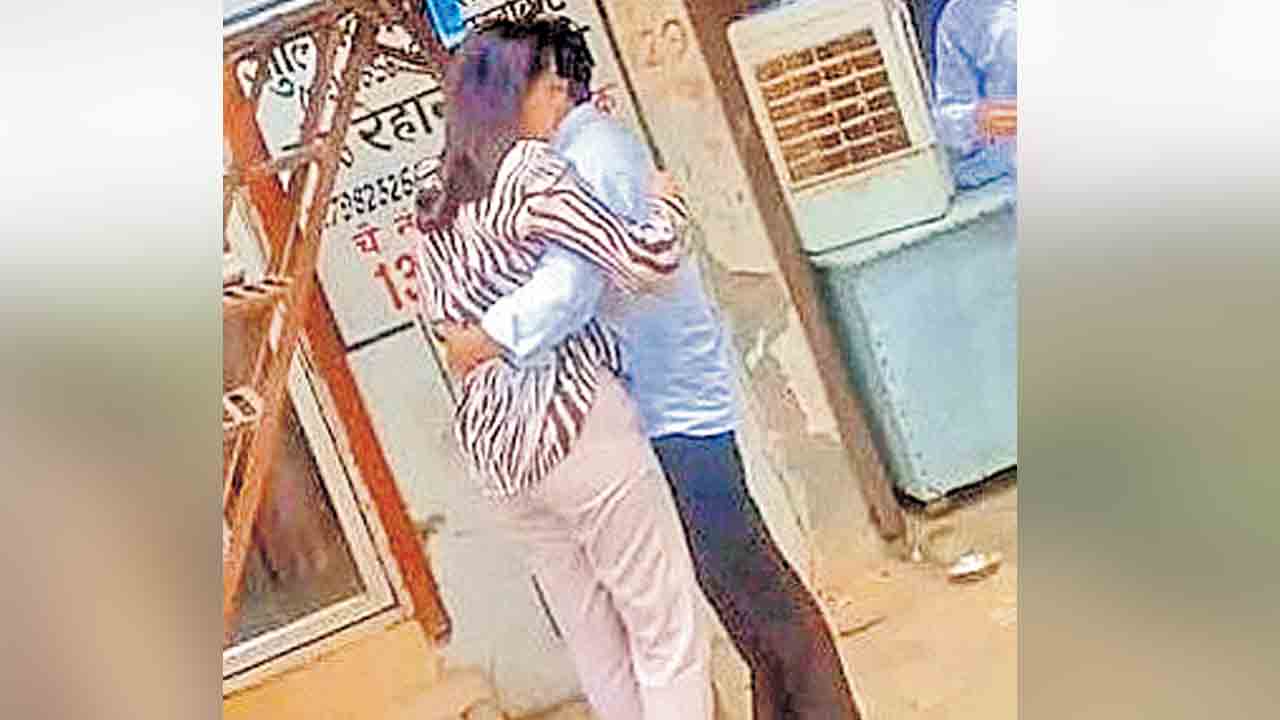 విడాకుల కోసం ఐదేండ్లు పోరాడి.. మళ్లీ ఒక్కటై