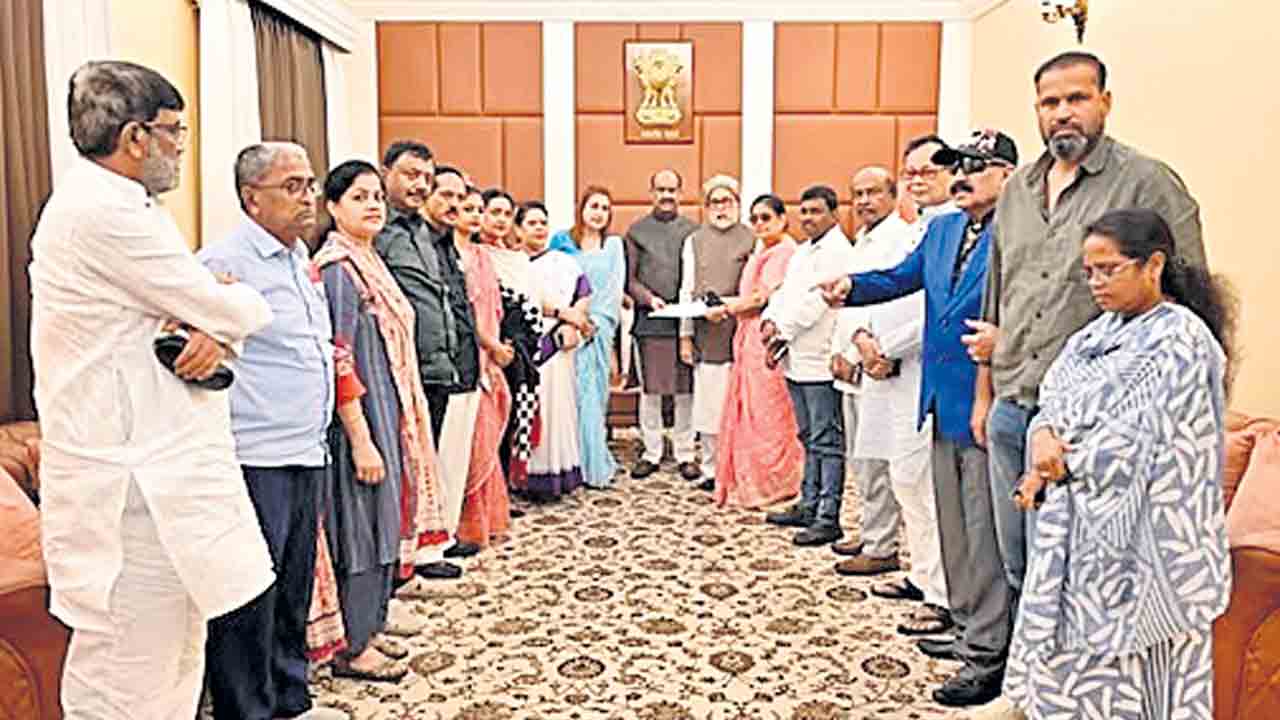 ఎన్సీపీఐలో టీఎంసీ రెబల్స్‌ విలీనం.. న్యాయ పరమైన చిక్కులను తప్పించుకునే వ్యూహాత్మక ఎత్తుగడ