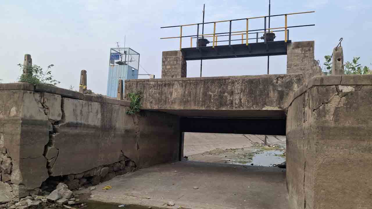 శిథిలావస్థలో ఆర్డీఎస్‌ హెడ్‌రెగ్యులేటరీ