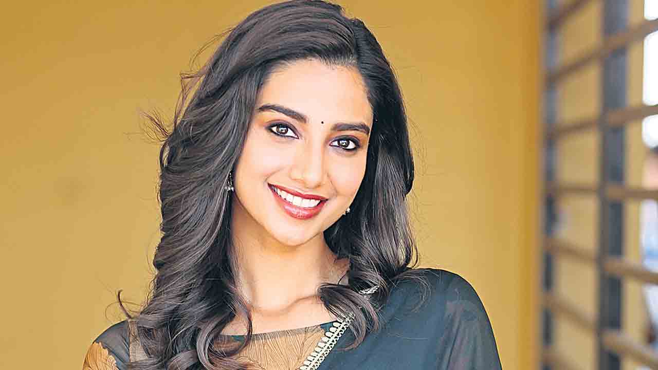 ఫేక్‌ గాళ్లతో జాగ్రత్త!