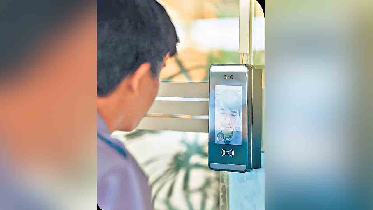 ఉద్యోగులందరికీ ఫేషియల్‌ అటెండెన్స్‌