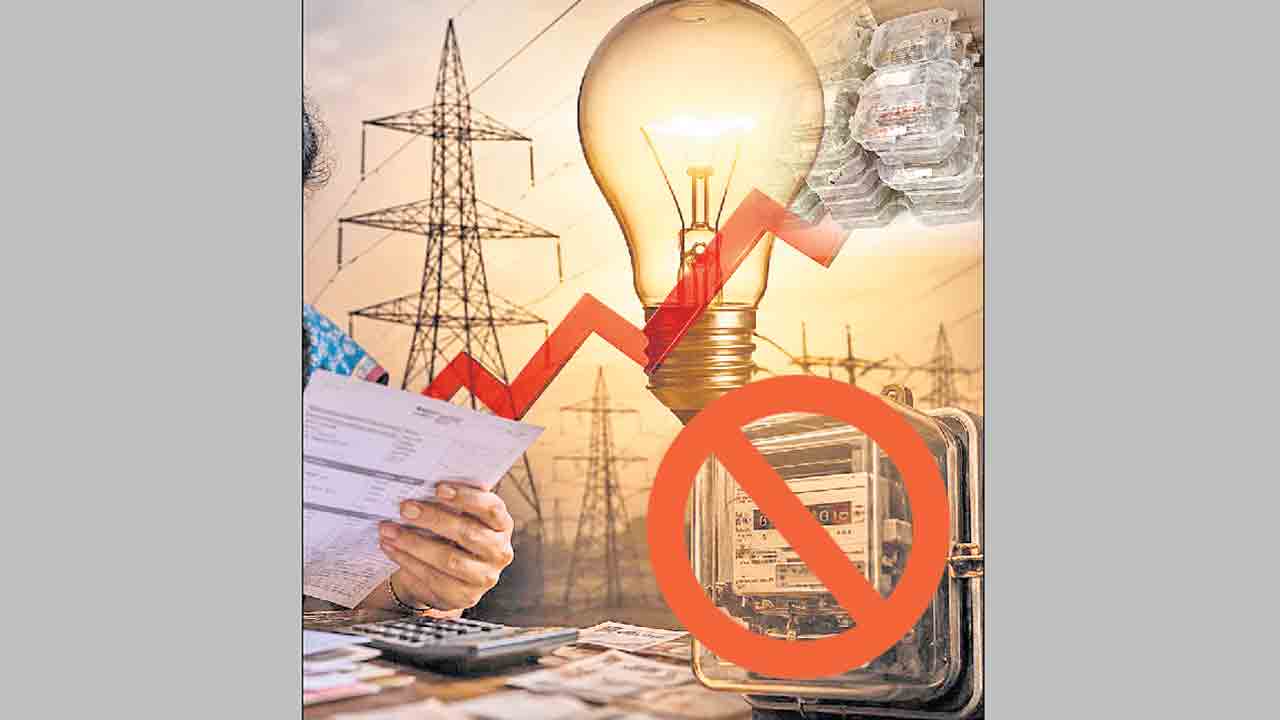 కొత్త కనెక్షన్లకు కోటి కష్టాలు కరెంటోళ్ల అలసత్వం