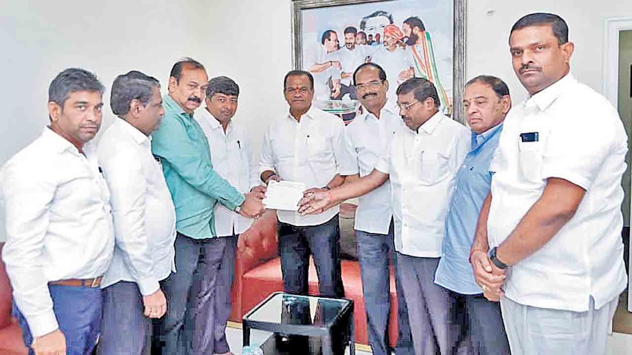 కాంట్రాక్టర్లు ‘చలో హైదరాబాద్‌’ విరమించుకోవాలి