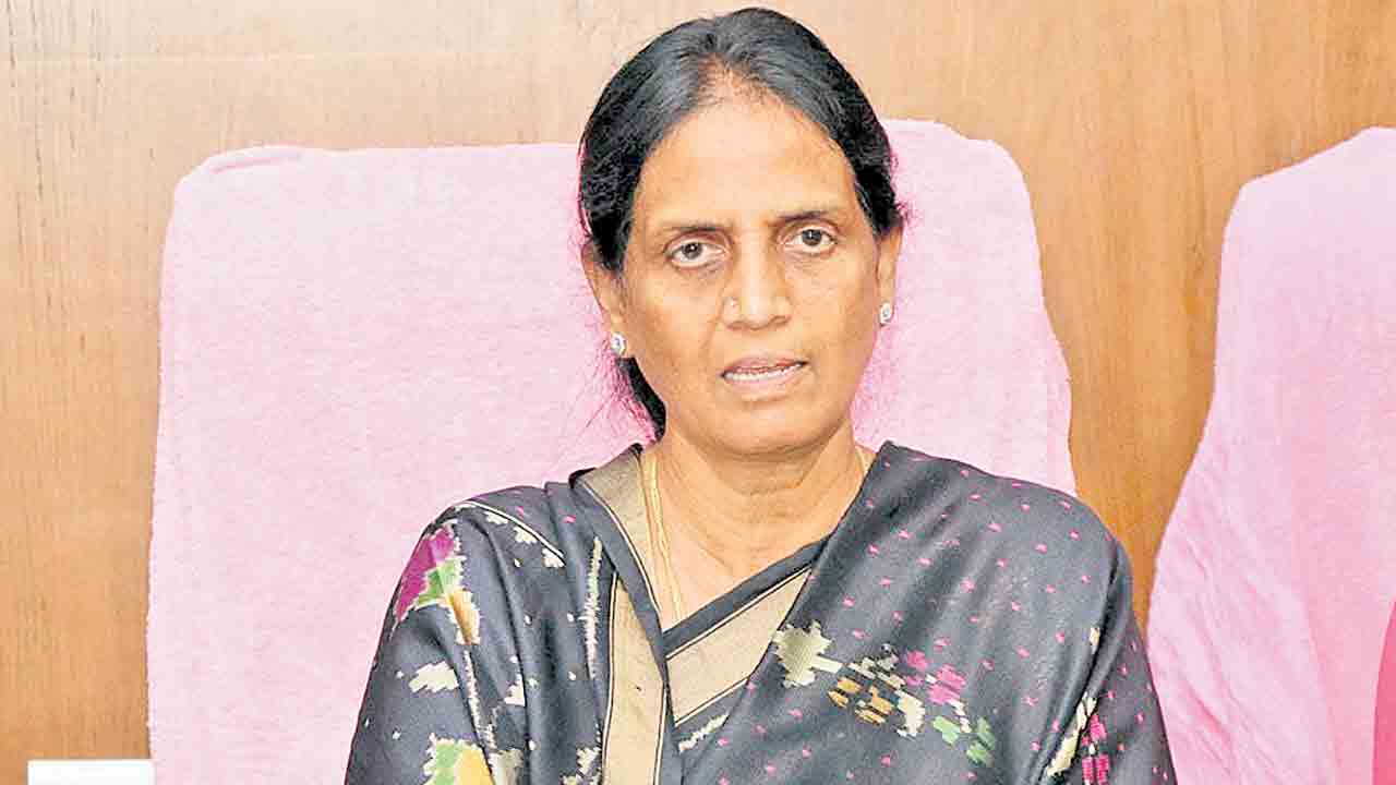 లాఠీలతో నిరుద్యోగుల గొంతు నొక్కలేరు
