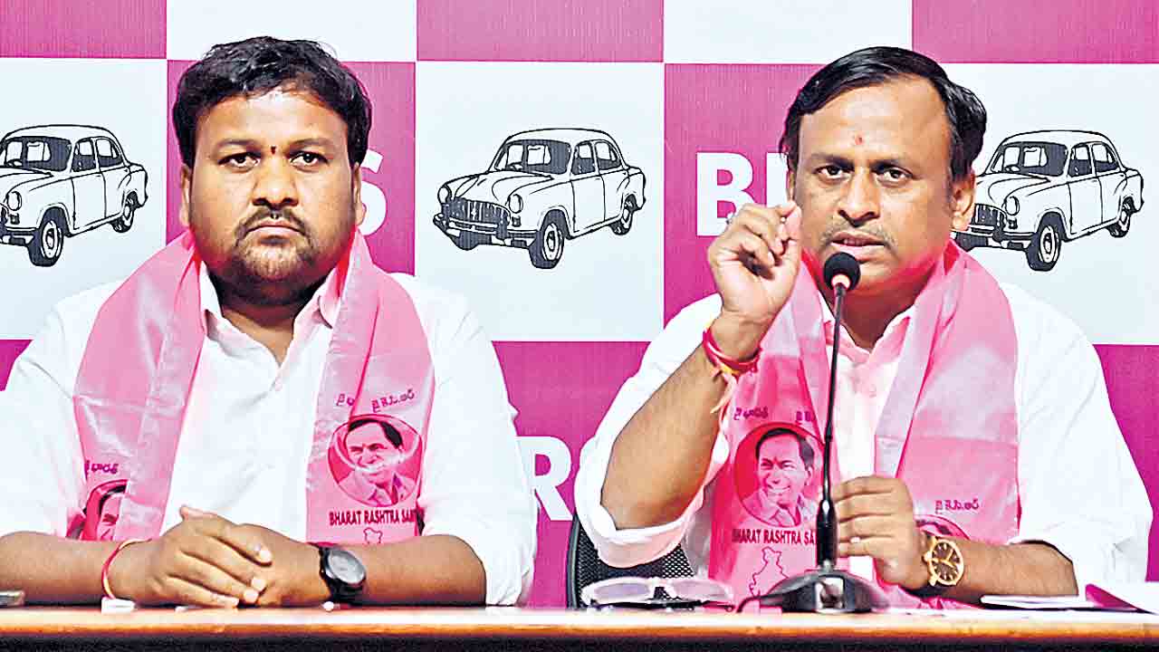 ఆరుట్ల బడిని అభివృద్ధి చేసింది కేసీఆరే
